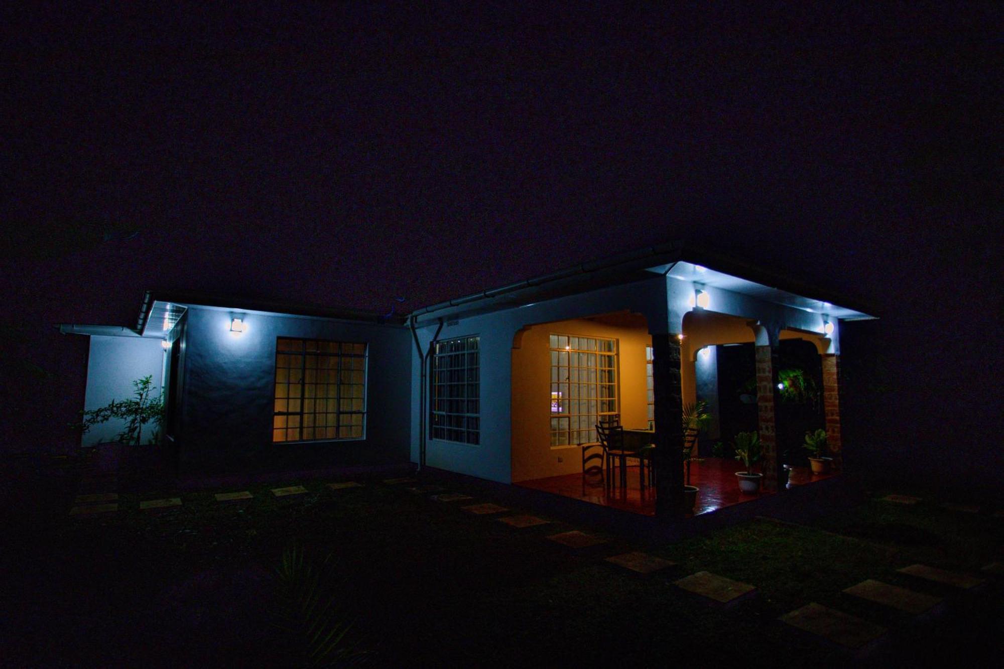 Royal Homestay Moshi Esterno foto