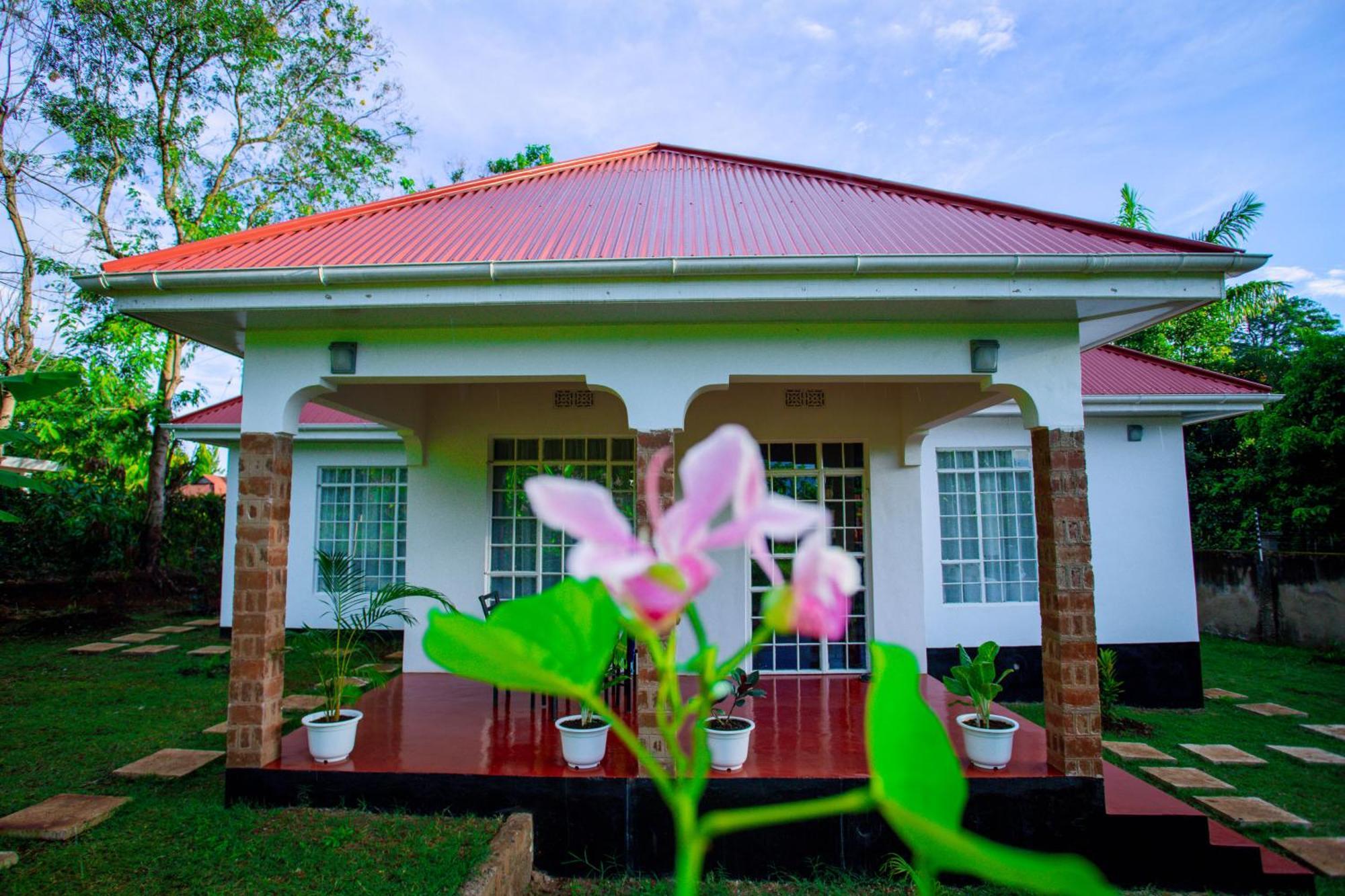 Royal Homestay Moshi Esterno foto