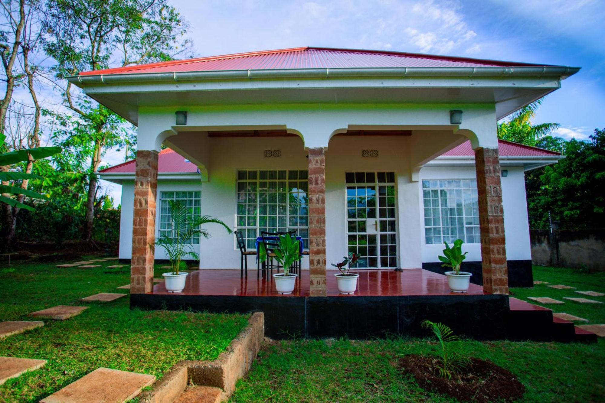 Royal Homestay Moshi Esterno foto