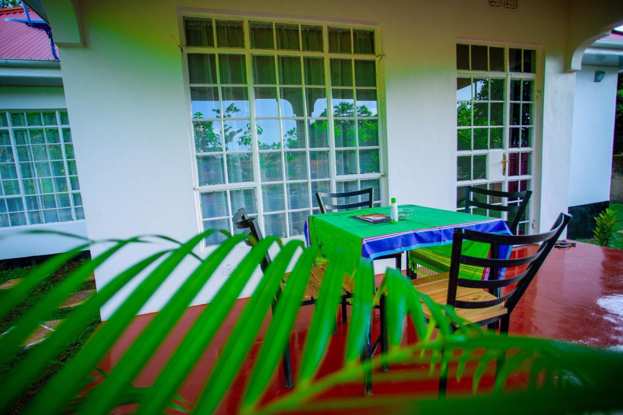 Royal Homestay Moshi Esterno foto