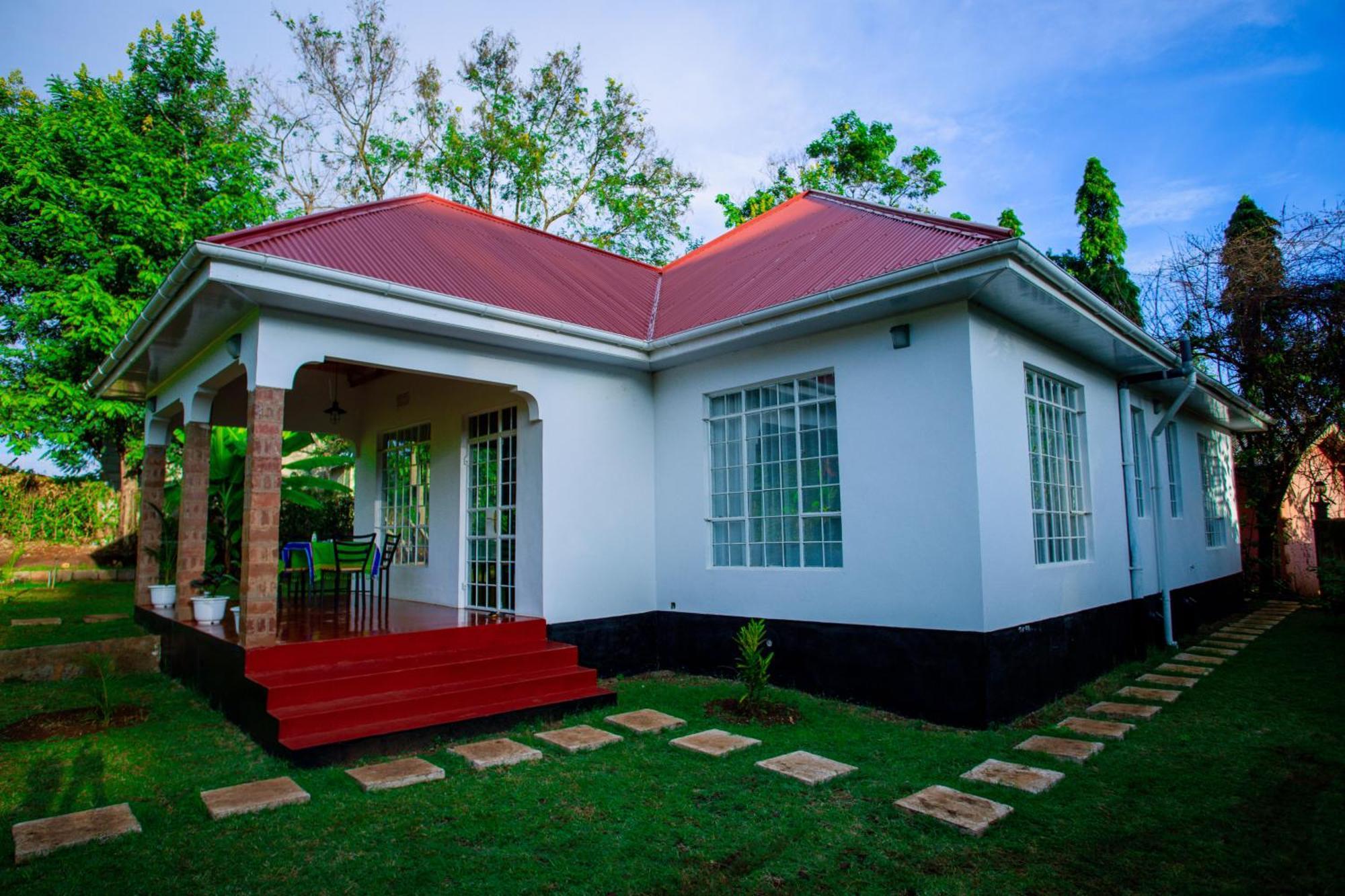 Royal Homestay Moshi Esterno foto
